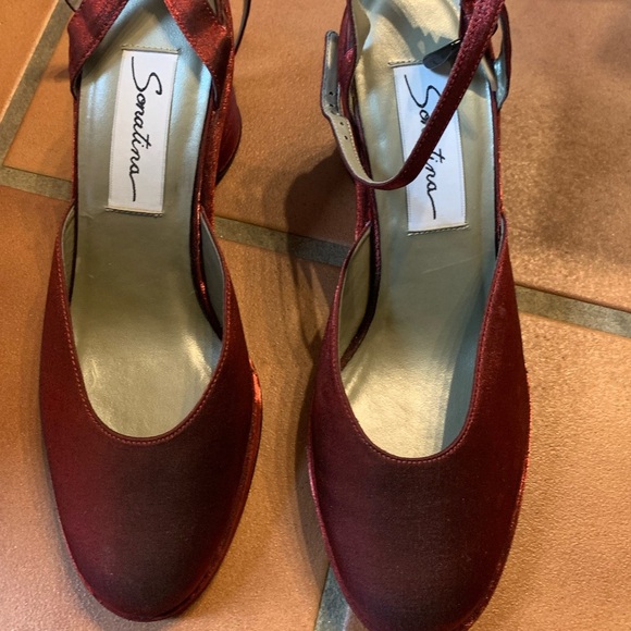 Shiny Red unique curved platform Sonatina shoes - Picture 2 of 5